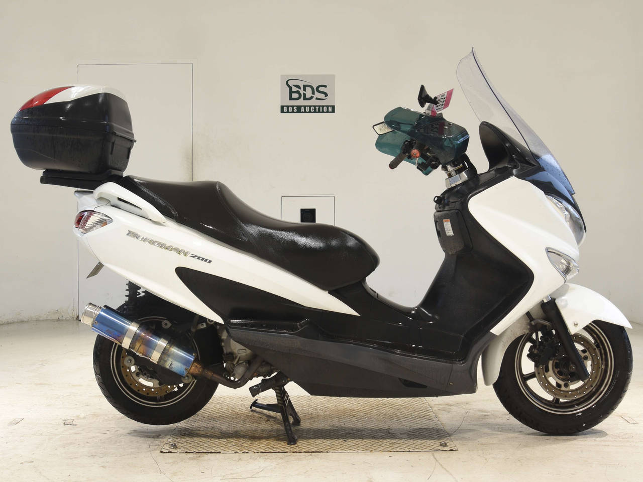 Suzuki BURGMAN200, right
