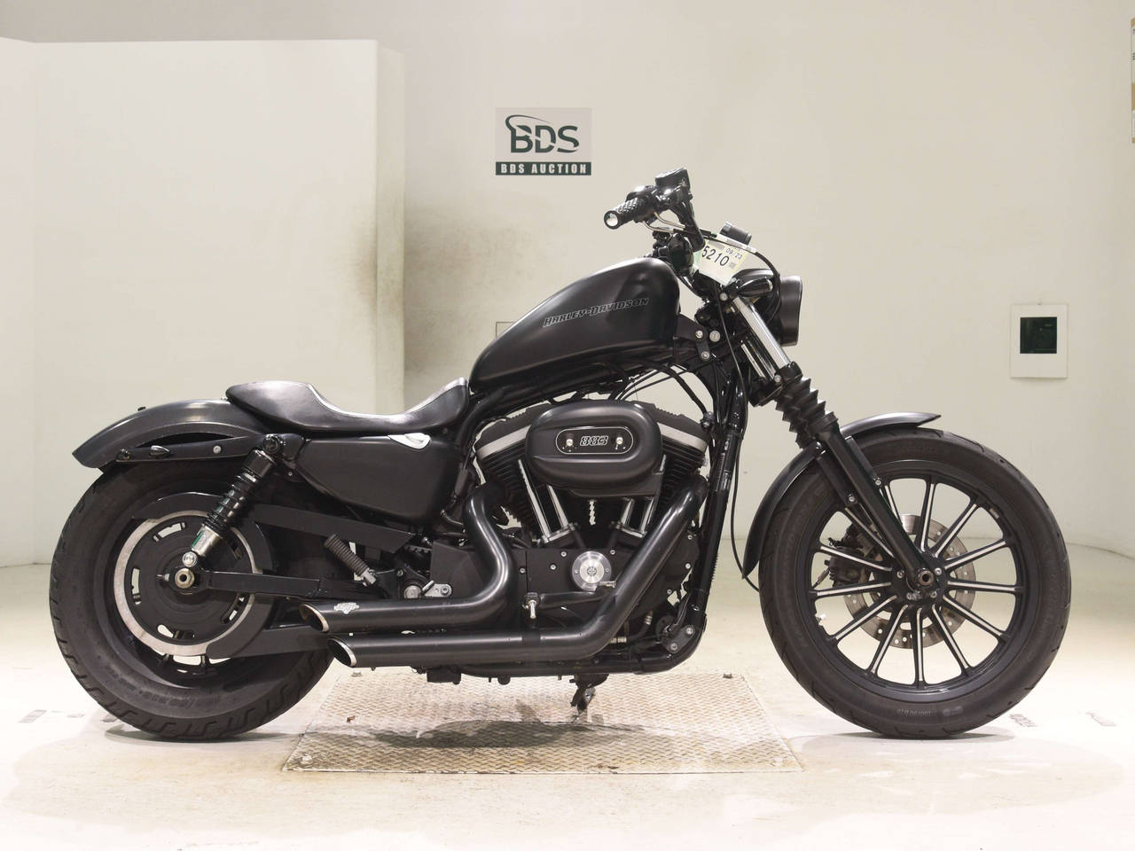 HD SPORTSTER IRON XL883N, right