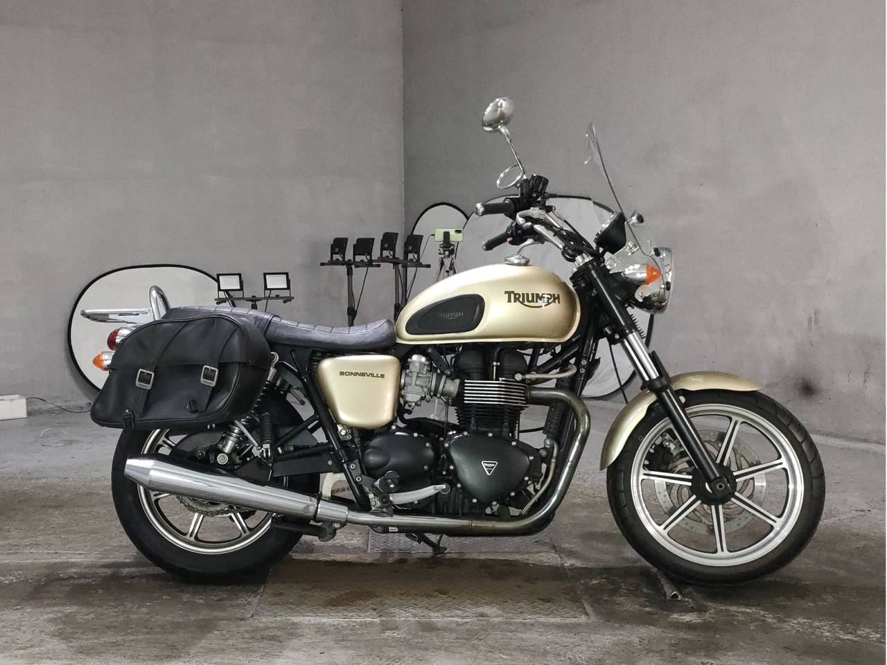 Triumph BONNEVILLE