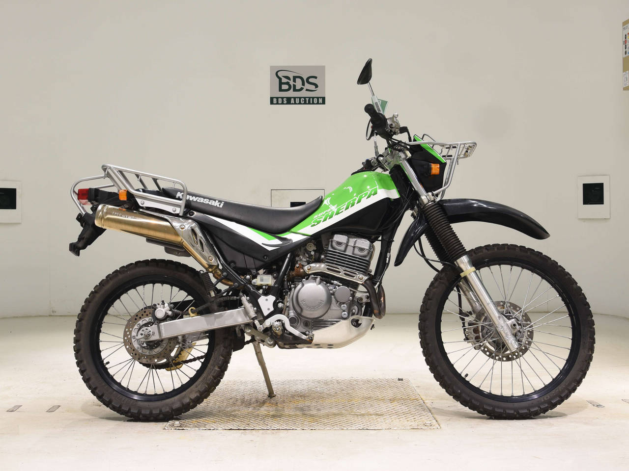 Kawasaki SUPER SHERPA, right