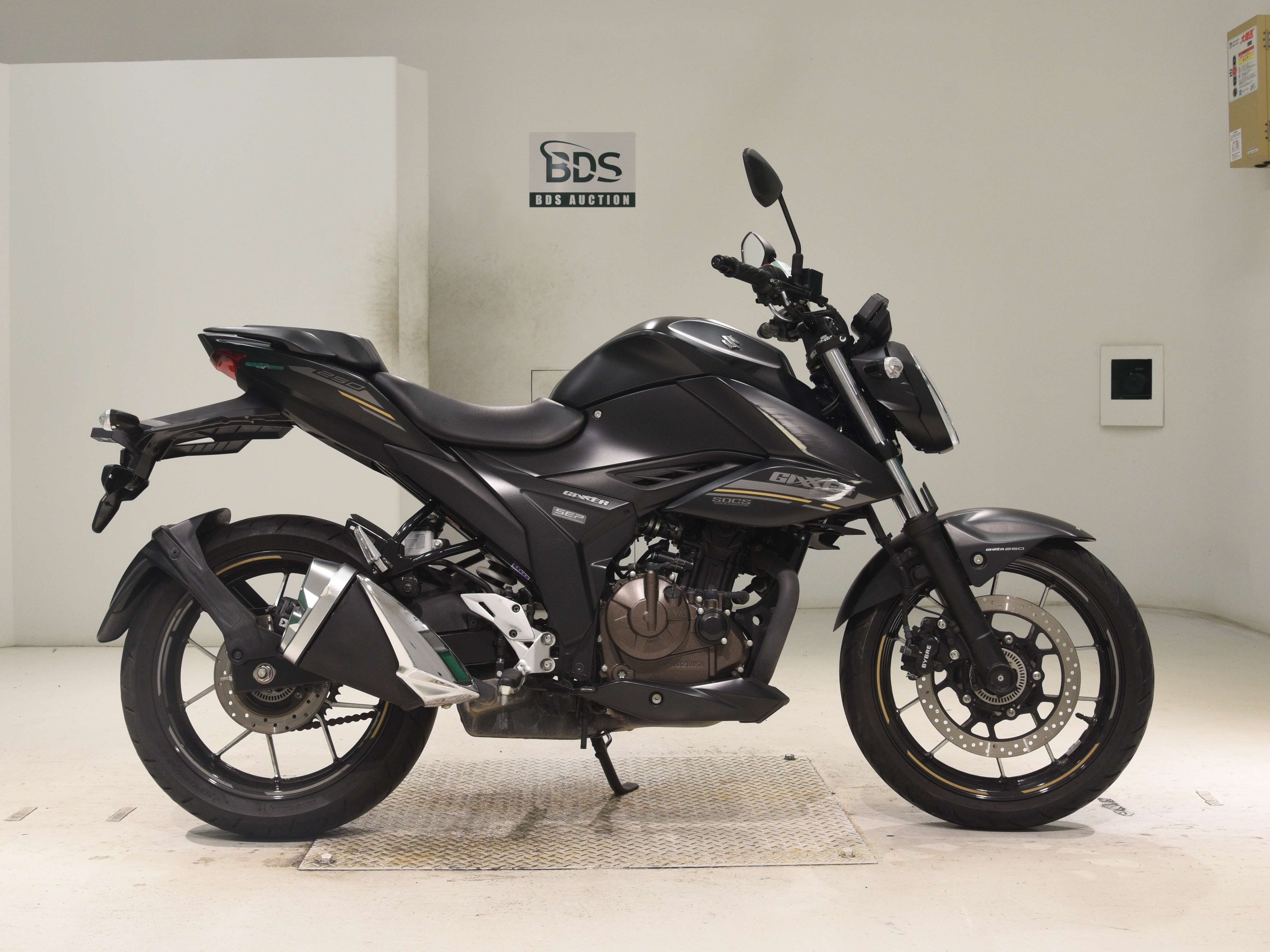 Suzuki GIXXER250