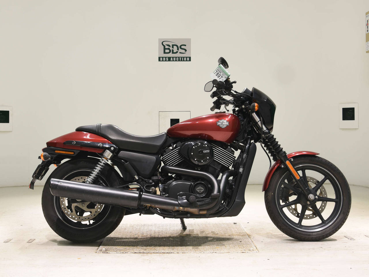 HD STREET XG750, right