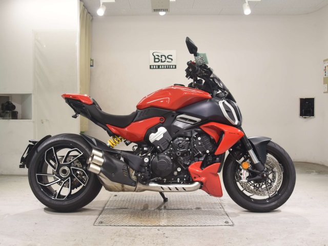Ducati DIAVEL V4