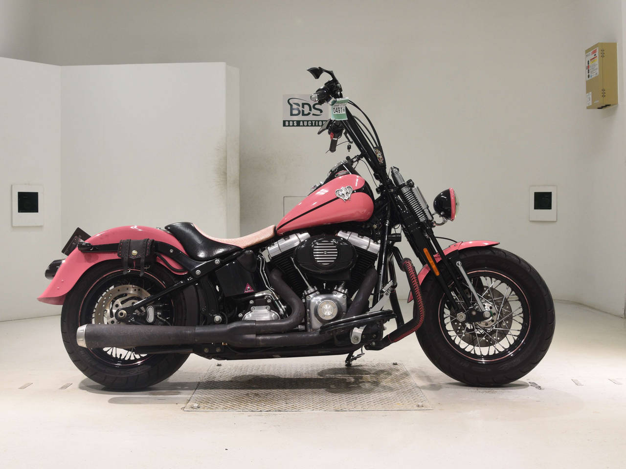 HD CROSS BONES FLSTSB1580, right