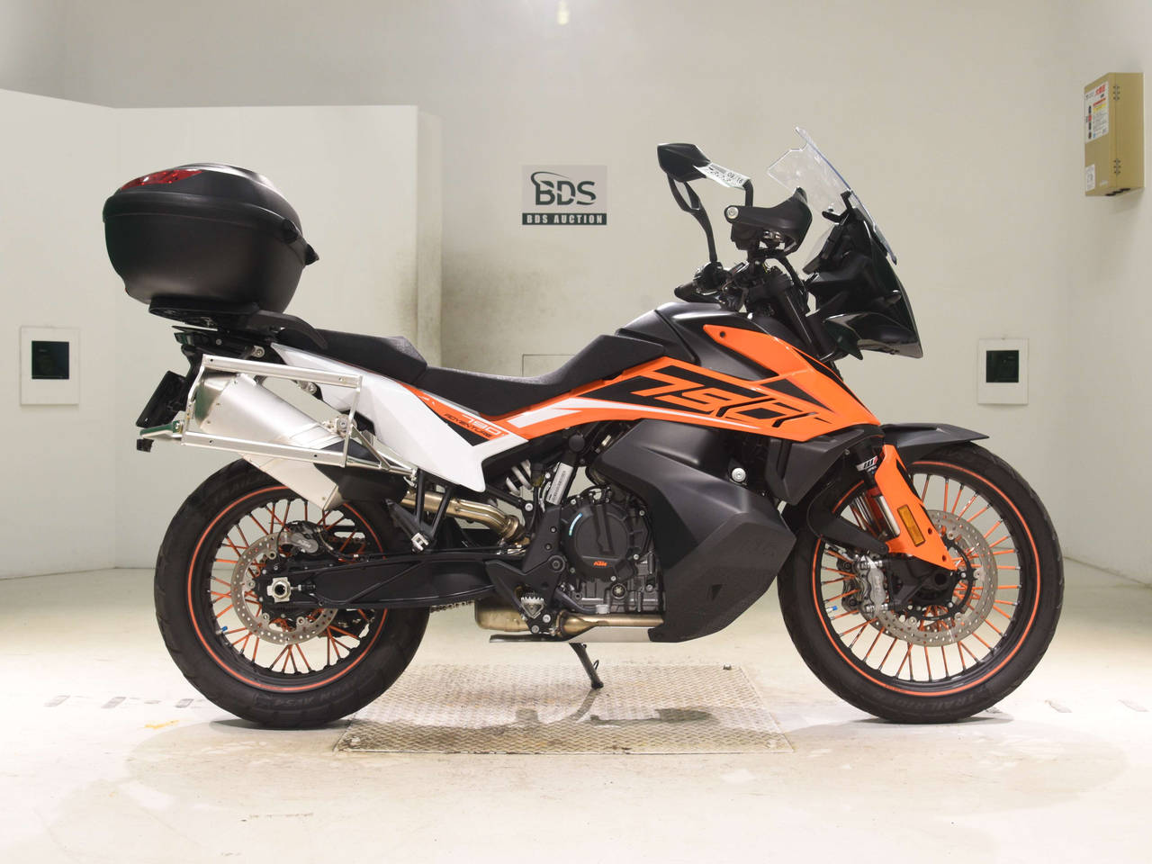 KTM 790 ADVENTURE, right