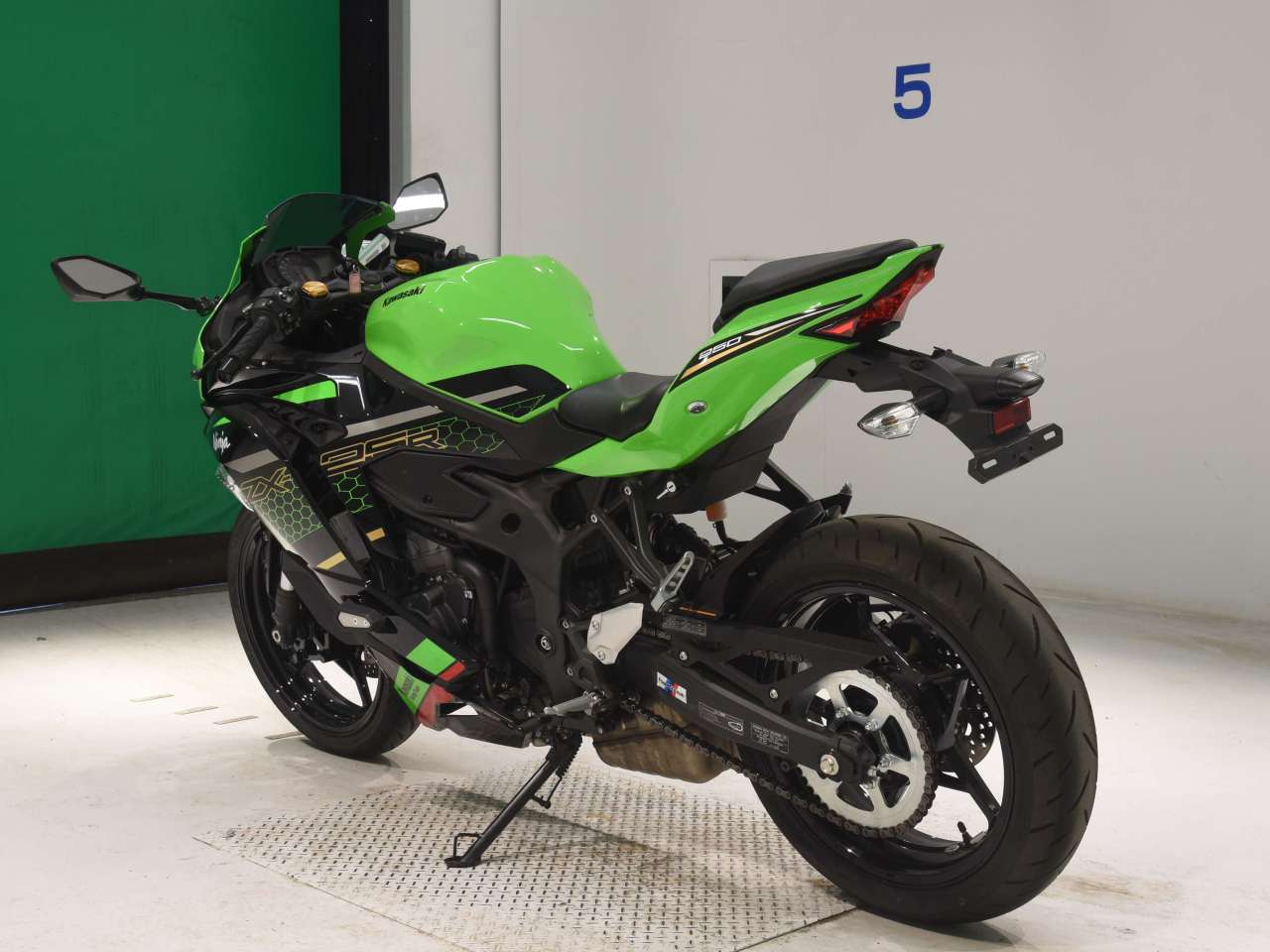 0010] Kawasaki NINJA ZX-25R - ZX250E-A02087