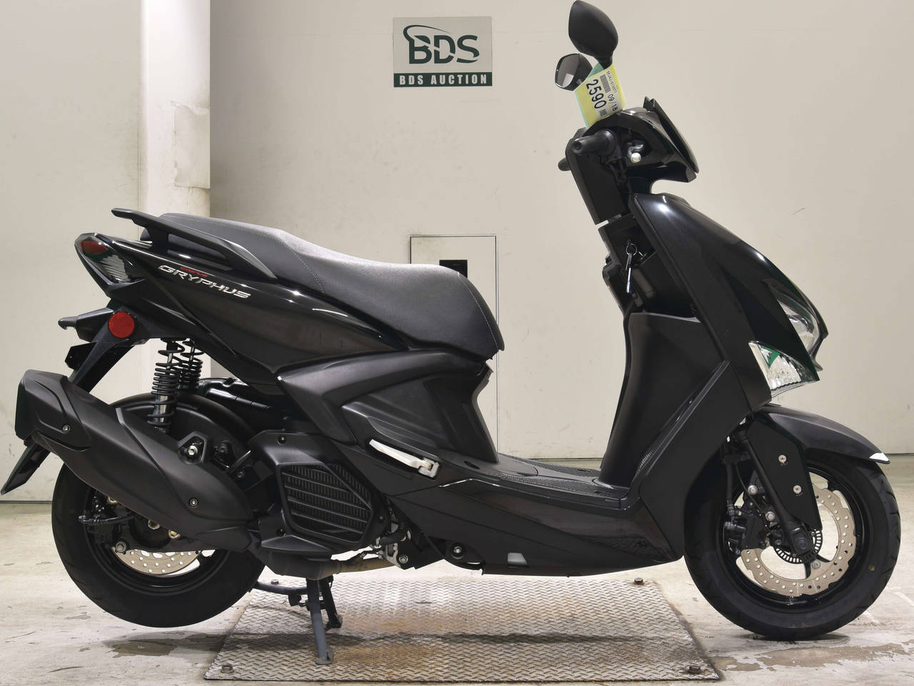 Yamaha CYGNUS, right