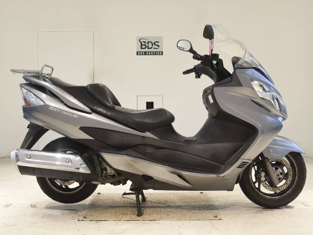 Suzuki SKYWAVE 250S, right