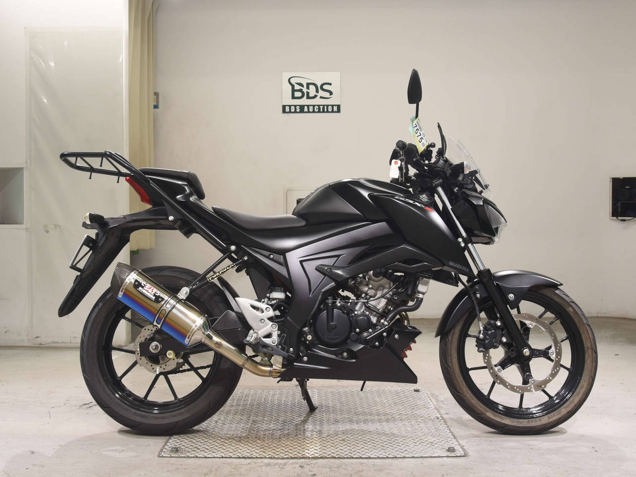 Suzuki GSX-S150, right
