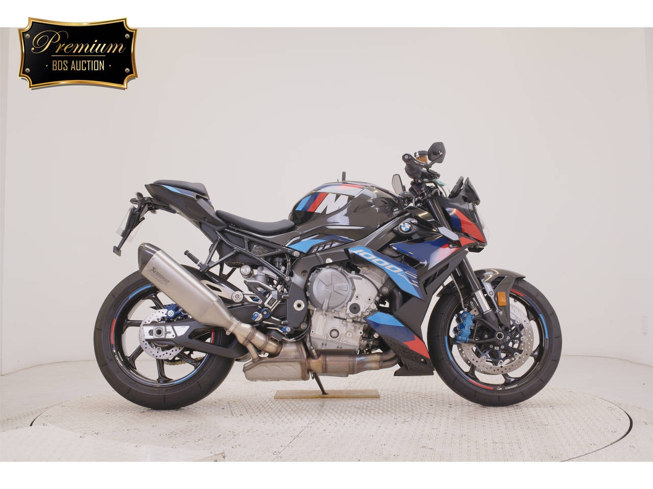BMW M1000R, right