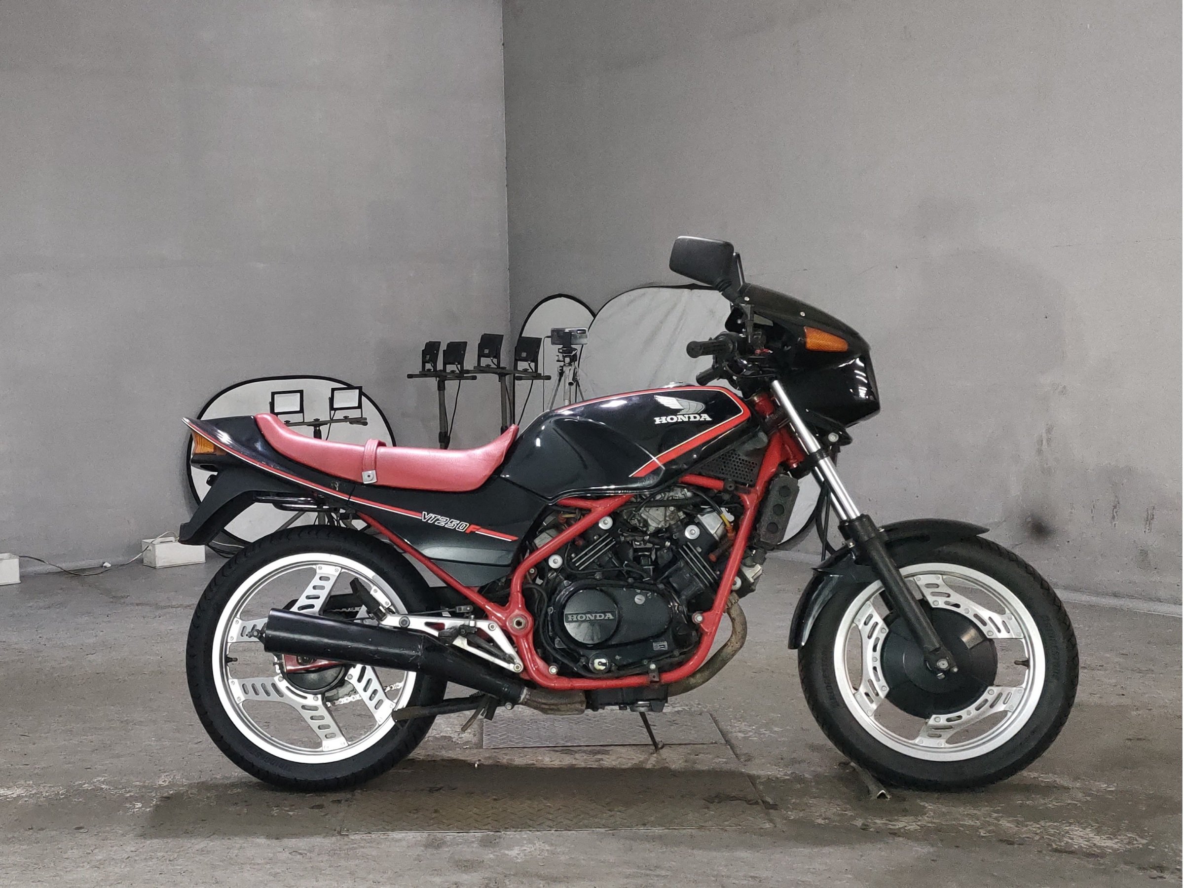 Honda VT250F XELVIS