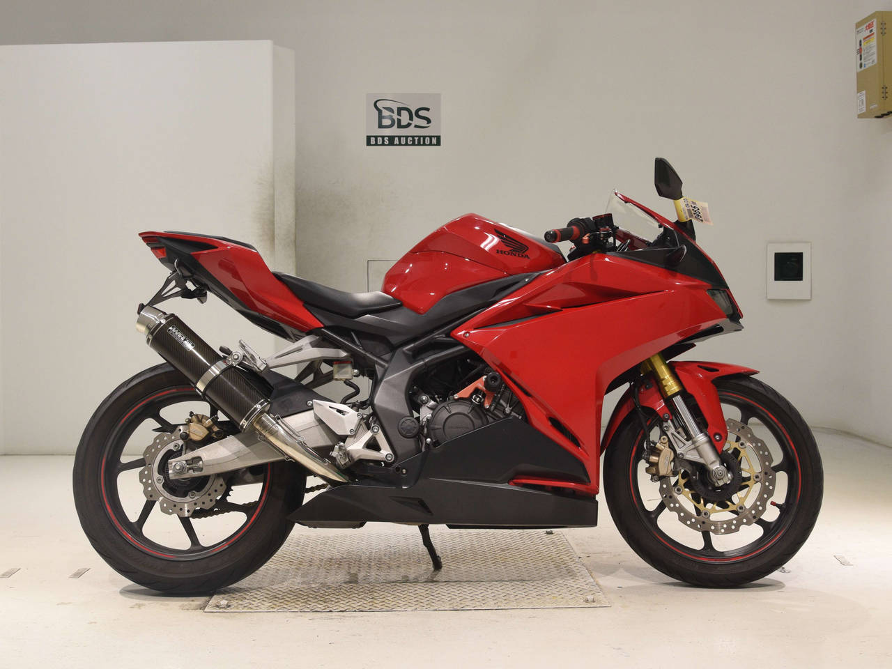 Honda CBR250RRA, right