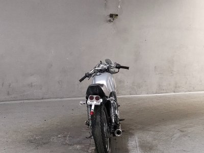 Yamaha SR400 — фото 4