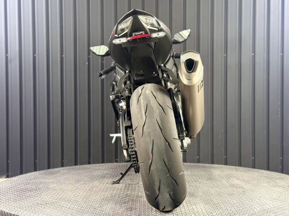 Honda CBR1000RR-R FB — фото 8