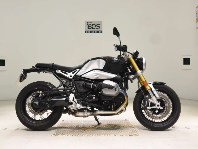 BMW R NINE T