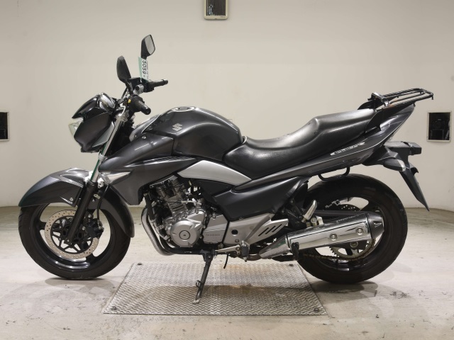 Suzuki GSR250 — фото 2