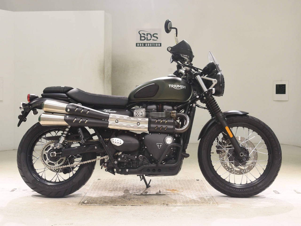 Triumph STREET SCRAMBLER, right