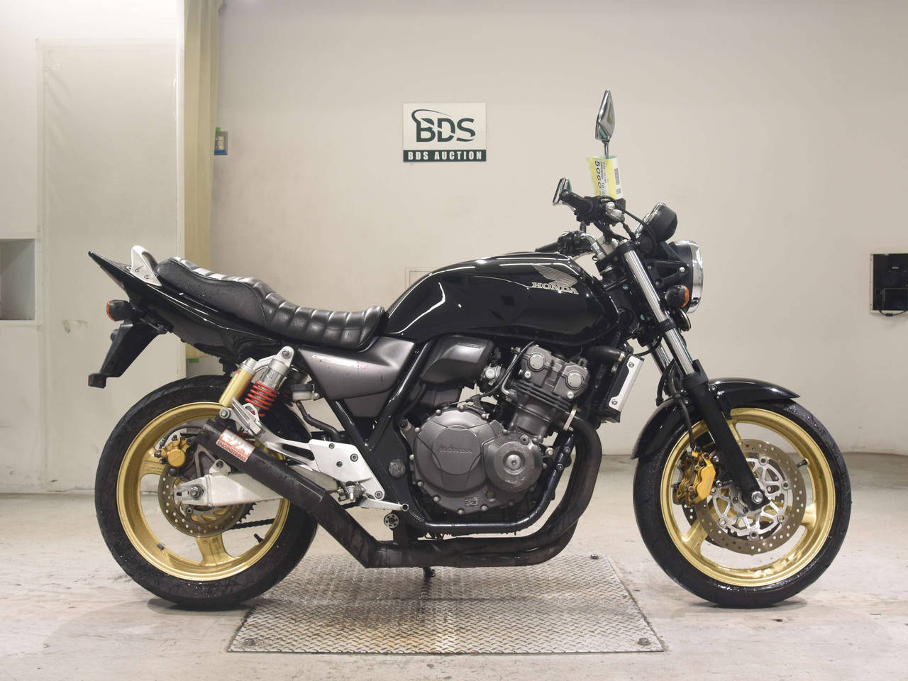 Honda CB400SF, right