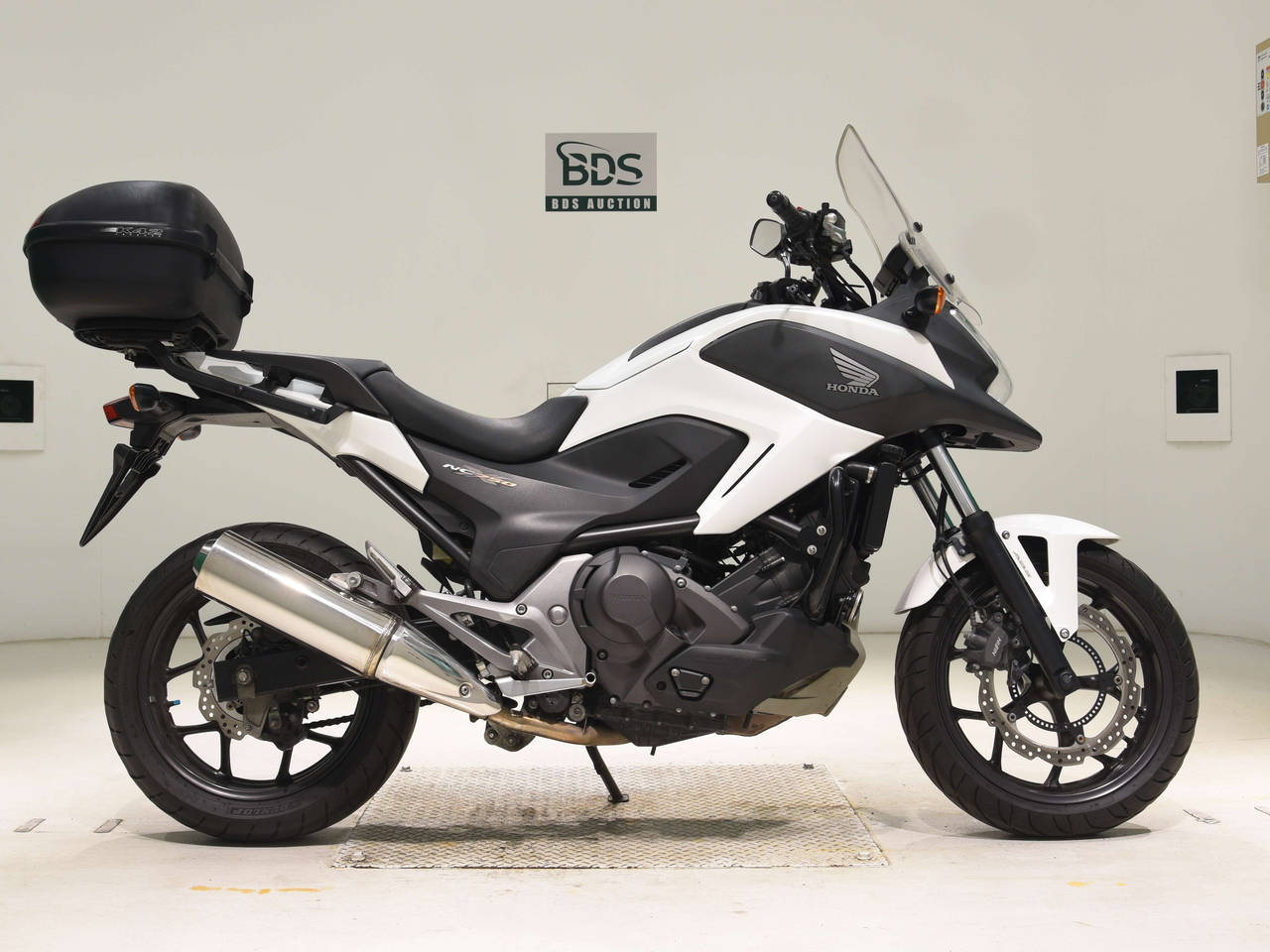 Honda NC750XD, right