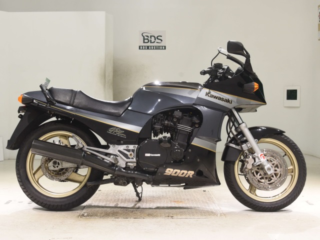Kawasaki GPZ900R