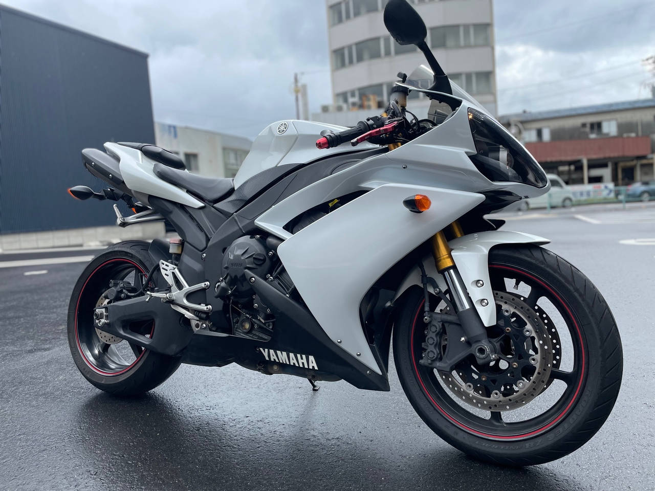 Yamaha YZF-R1