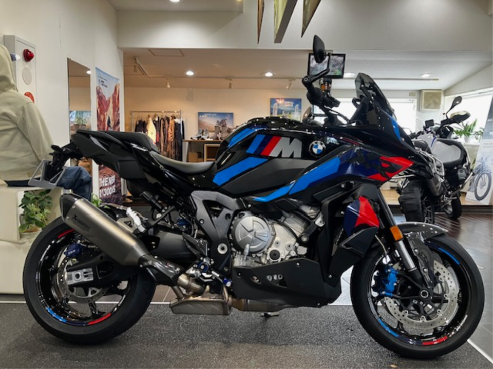 BMW M1000XR