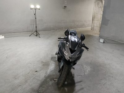 Kawasaki NINJA ZX-4R SE — фото 3