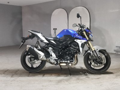Suzuki GSR750