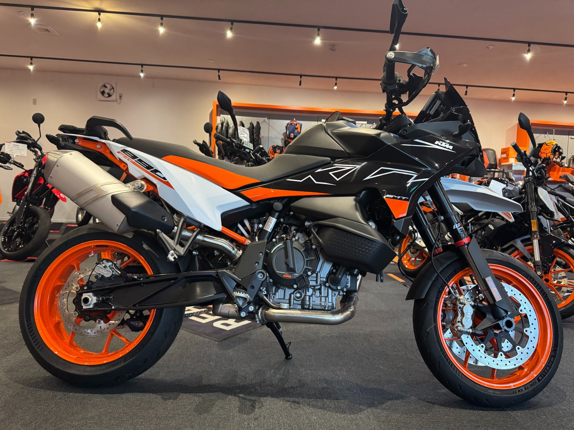 KTM 890SMT