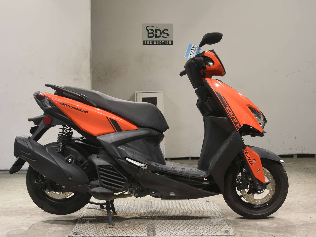 Yamaha CYGNUS, right