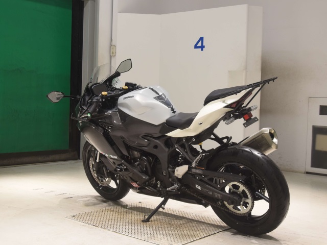 Kawasaki ZX-4R SE — фото 6