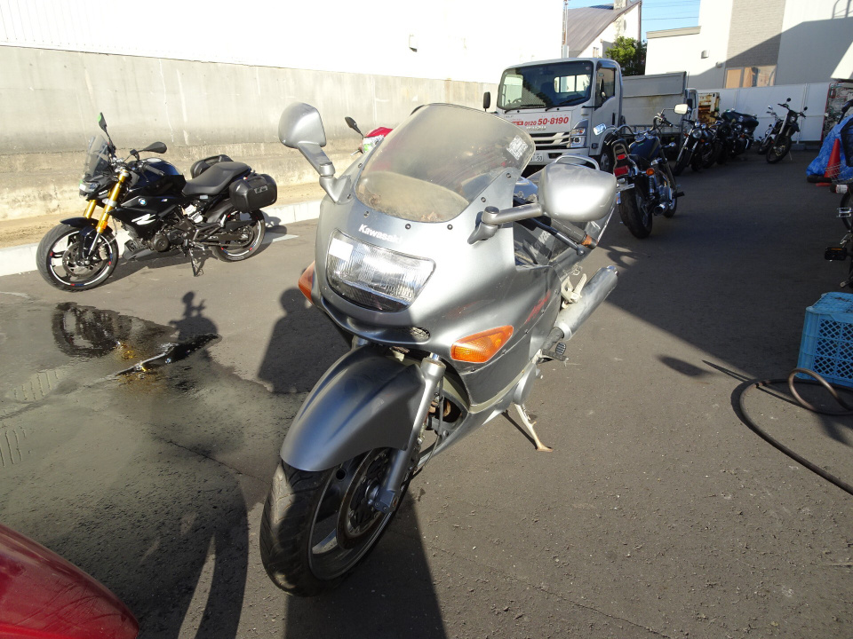 Kawasaki ZZ-R400 — фото 4