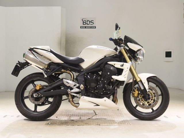 Triumph STREET TRIPLE
