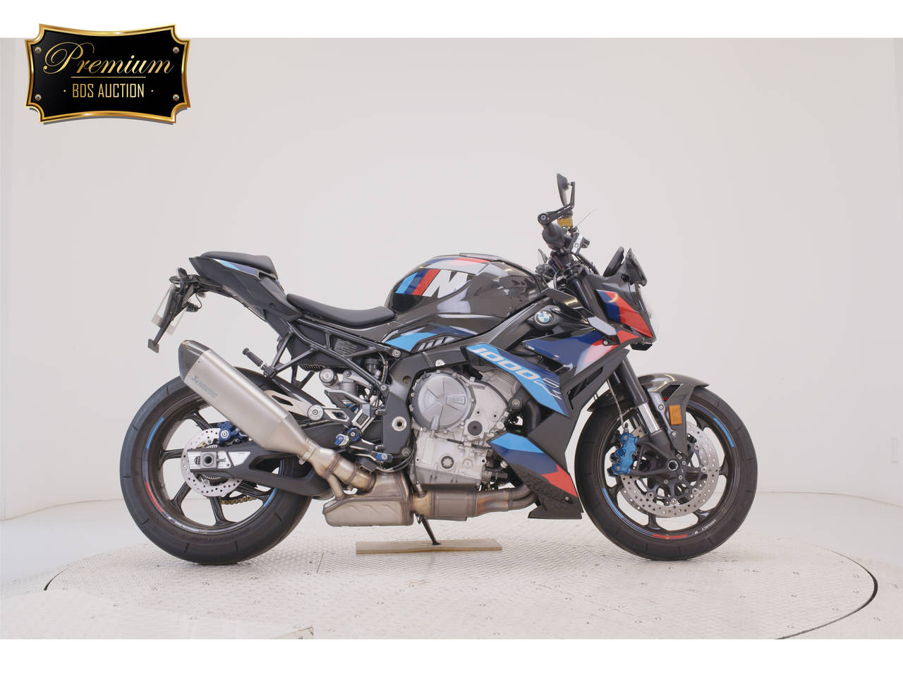 BMW M1000R, right