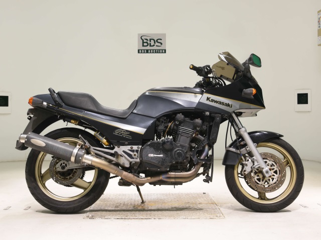 Kawasaki GPZ900R