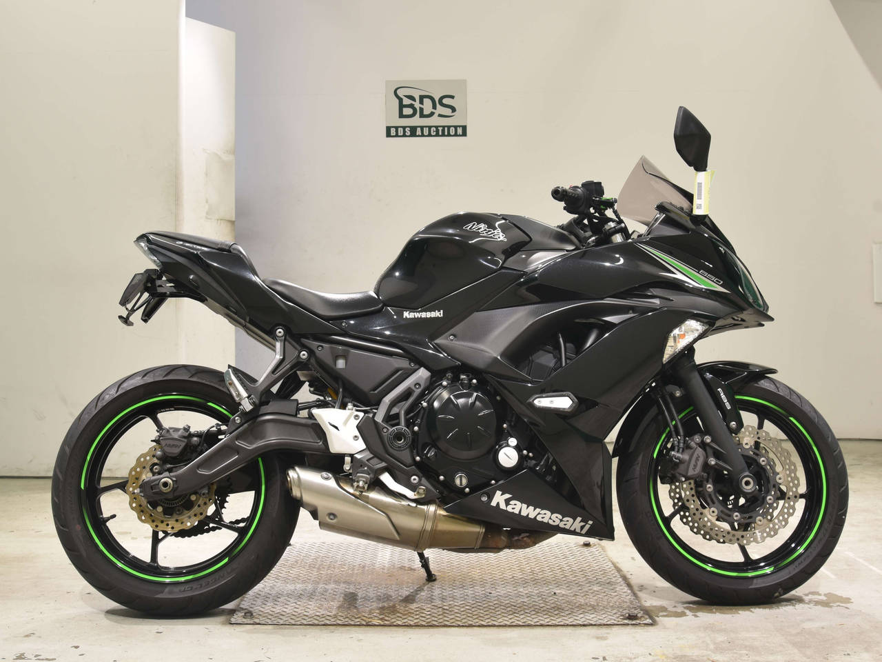 Kawasaki NINJA650A, right