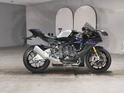 Yamaha YZF-R1M
