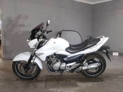 Suzuki GSR250 — фото 2