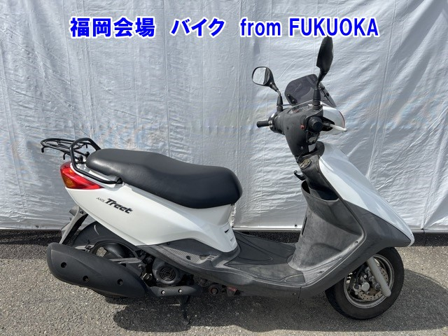 Yamaha AXIS TREET, left