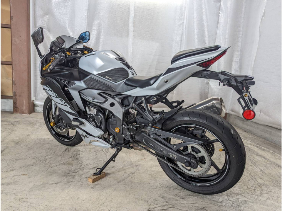 Kawasaki NINJA ZX-4R SE — фото 9