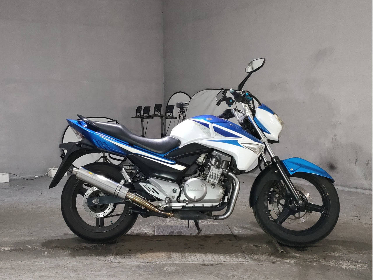 Suzuki GSR250