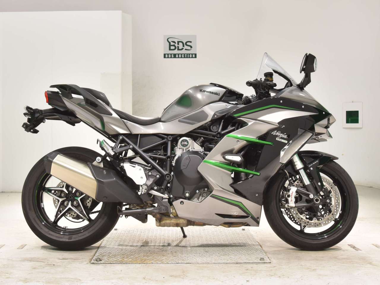 0027] Kawasaki NINJA H2 SX - ZXT02A-005710