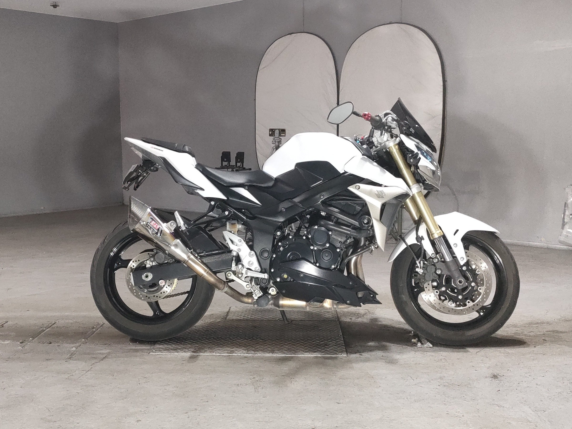 Suzuki GSR750
