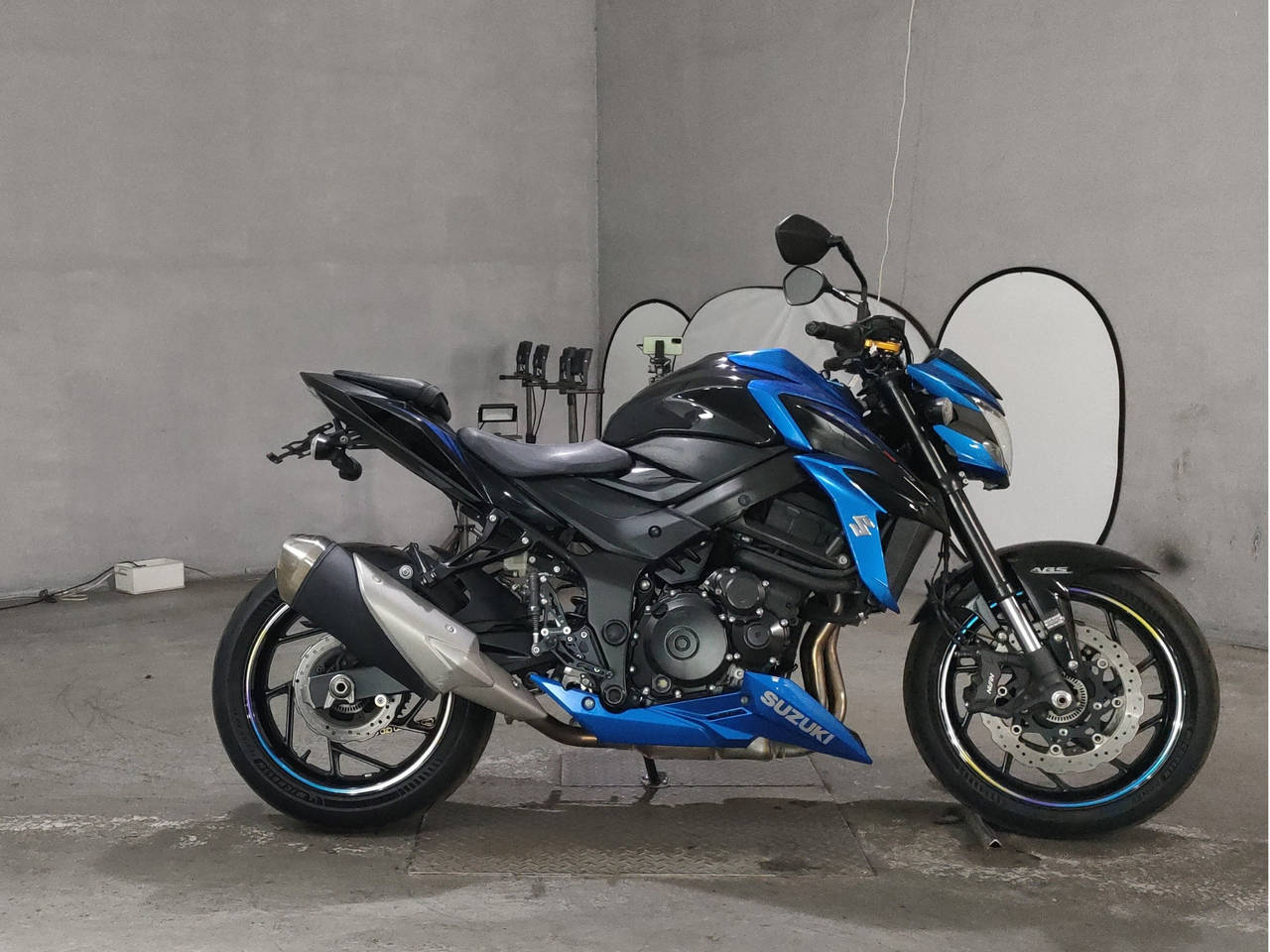 GSX-S750 C533F◇サイドカウル シュラウド 右 【公式通販】