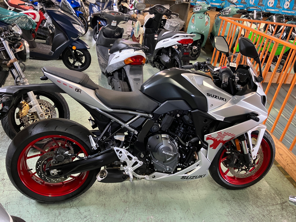 Suzuki GSX-8R