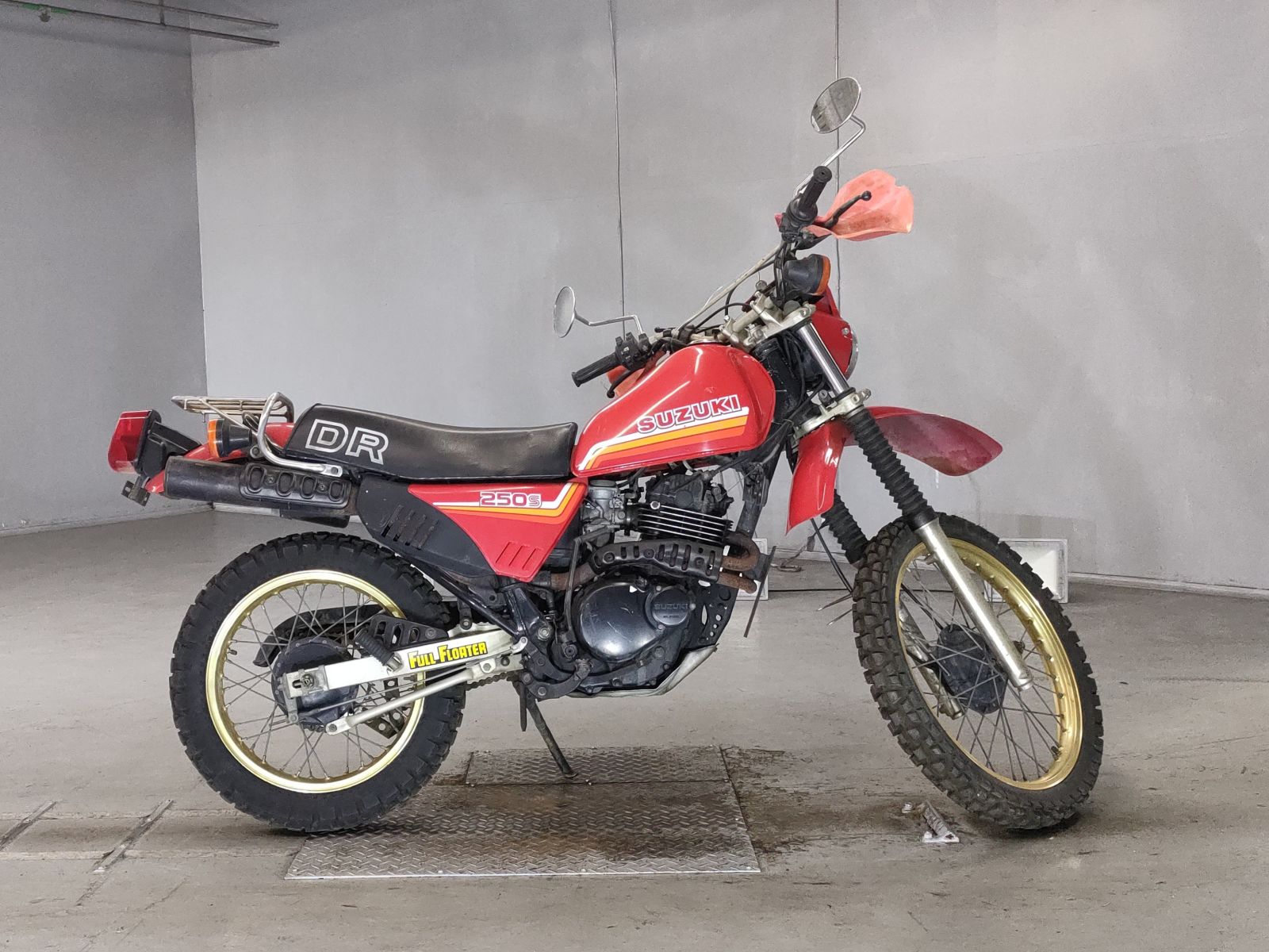 3153] Suzuki DR250S - SJ41A-103683