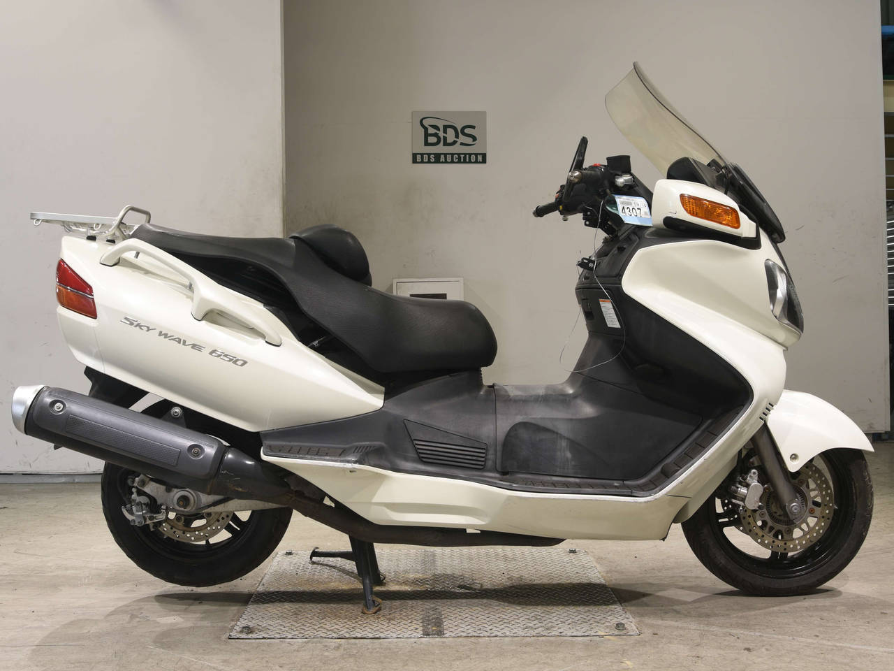 Suzuki SKYWAVE 650, right