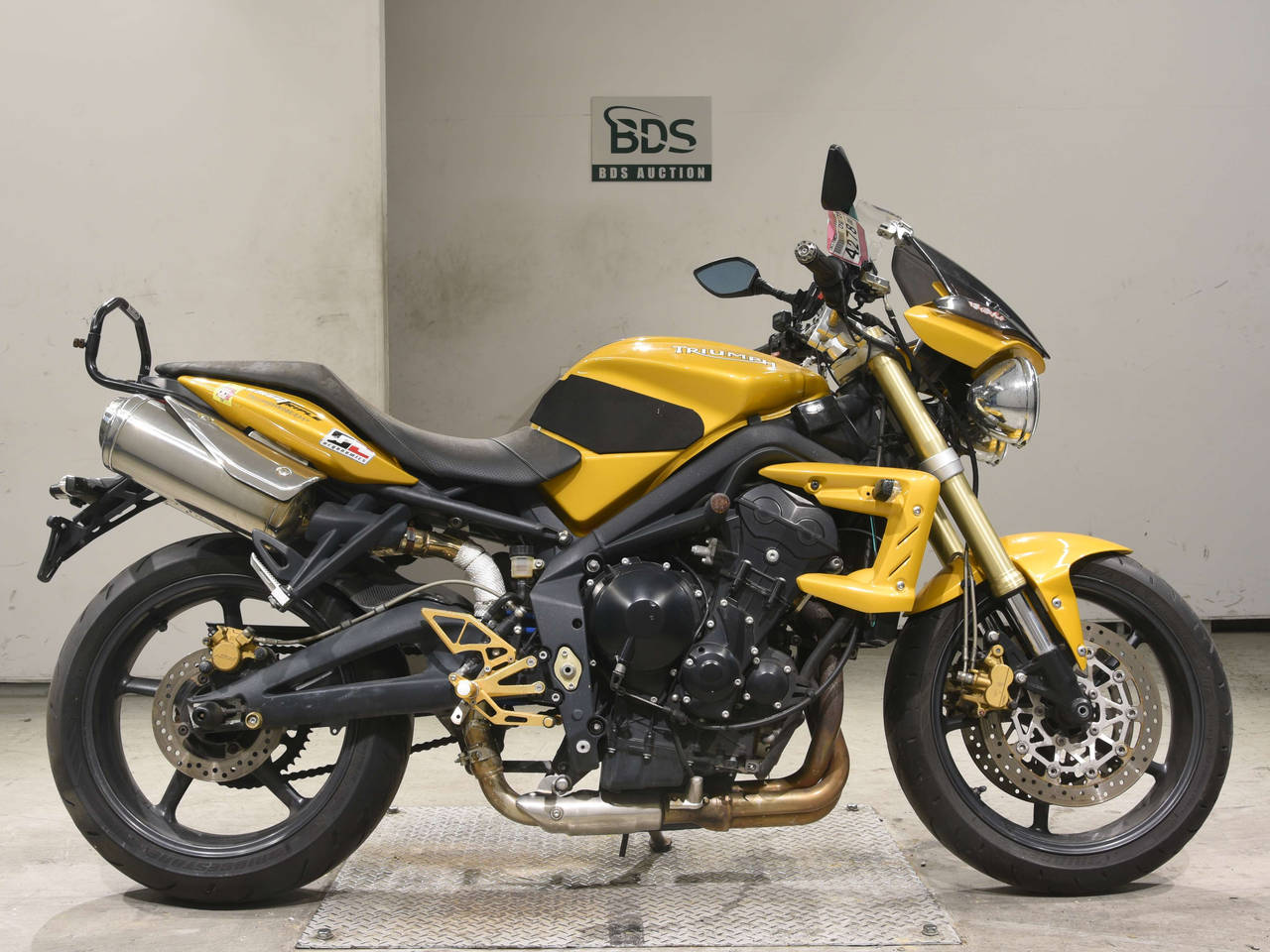 Triumph STREET TRIPLE