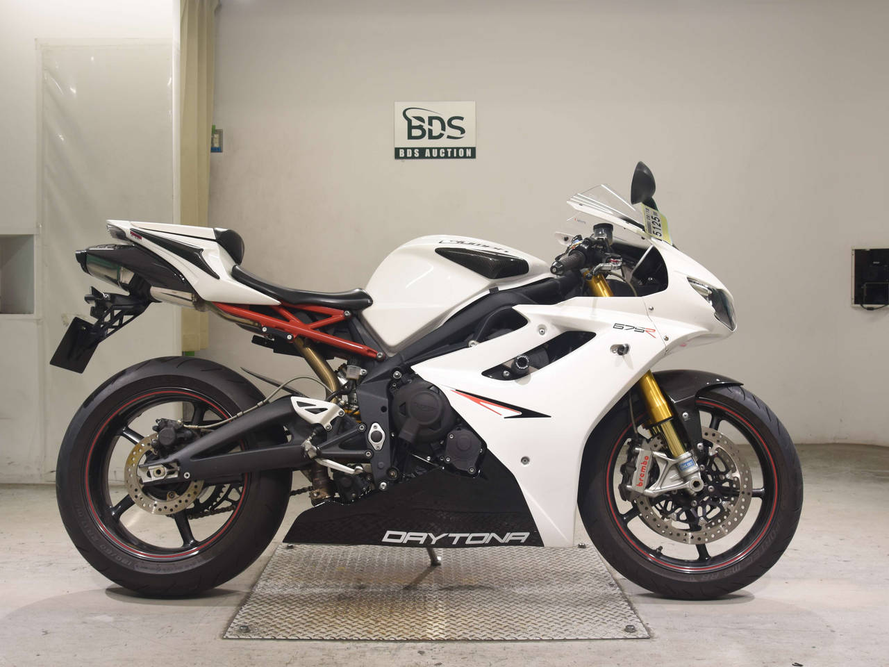 Triumph DAYTONA 675R, right
