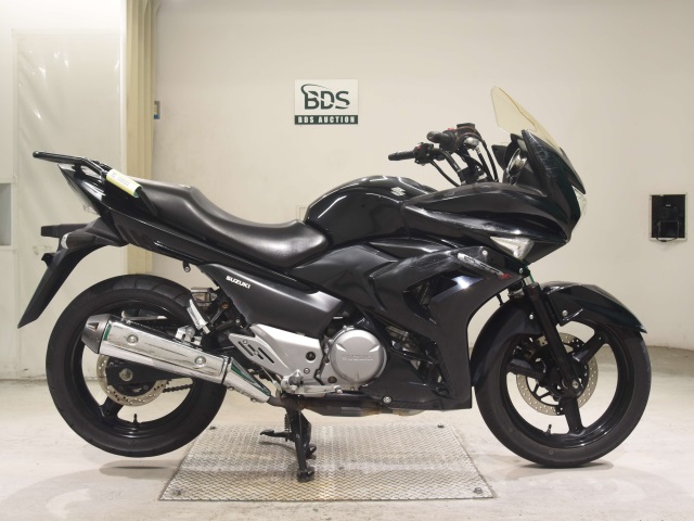 Suzuki GSR250F